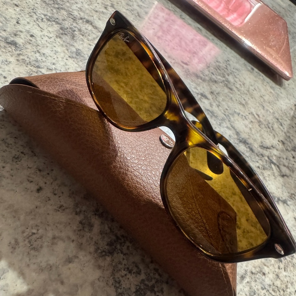 Ray-Ban Brown Aviator Glasses Classic Design